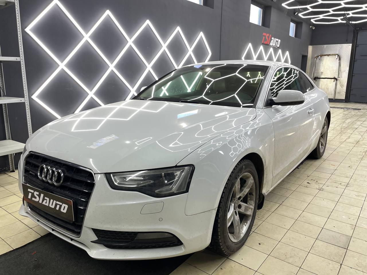 Химчистка салона Audi A5 фото и цены