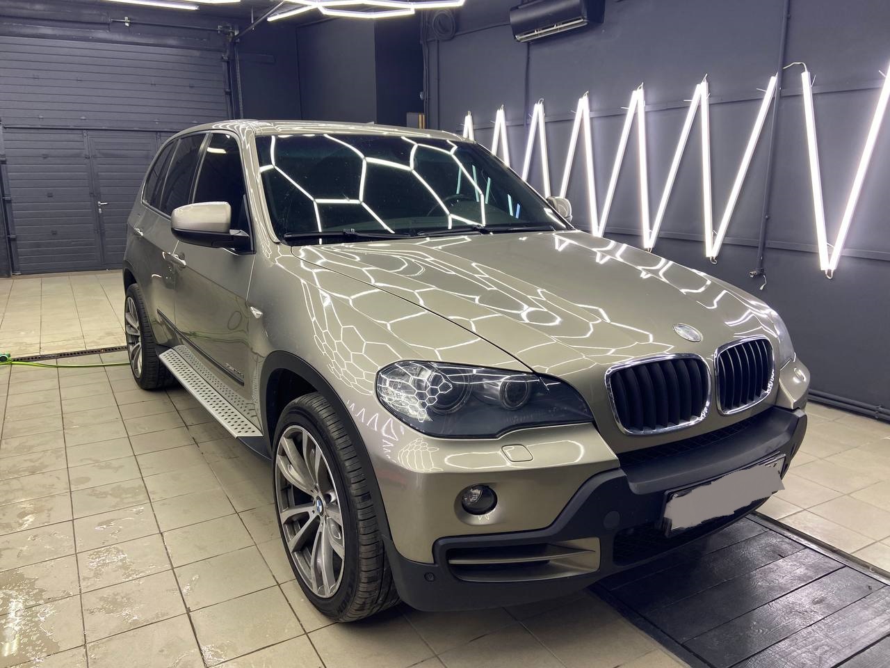 Полировка фонарей BMW X5 в Волгограде