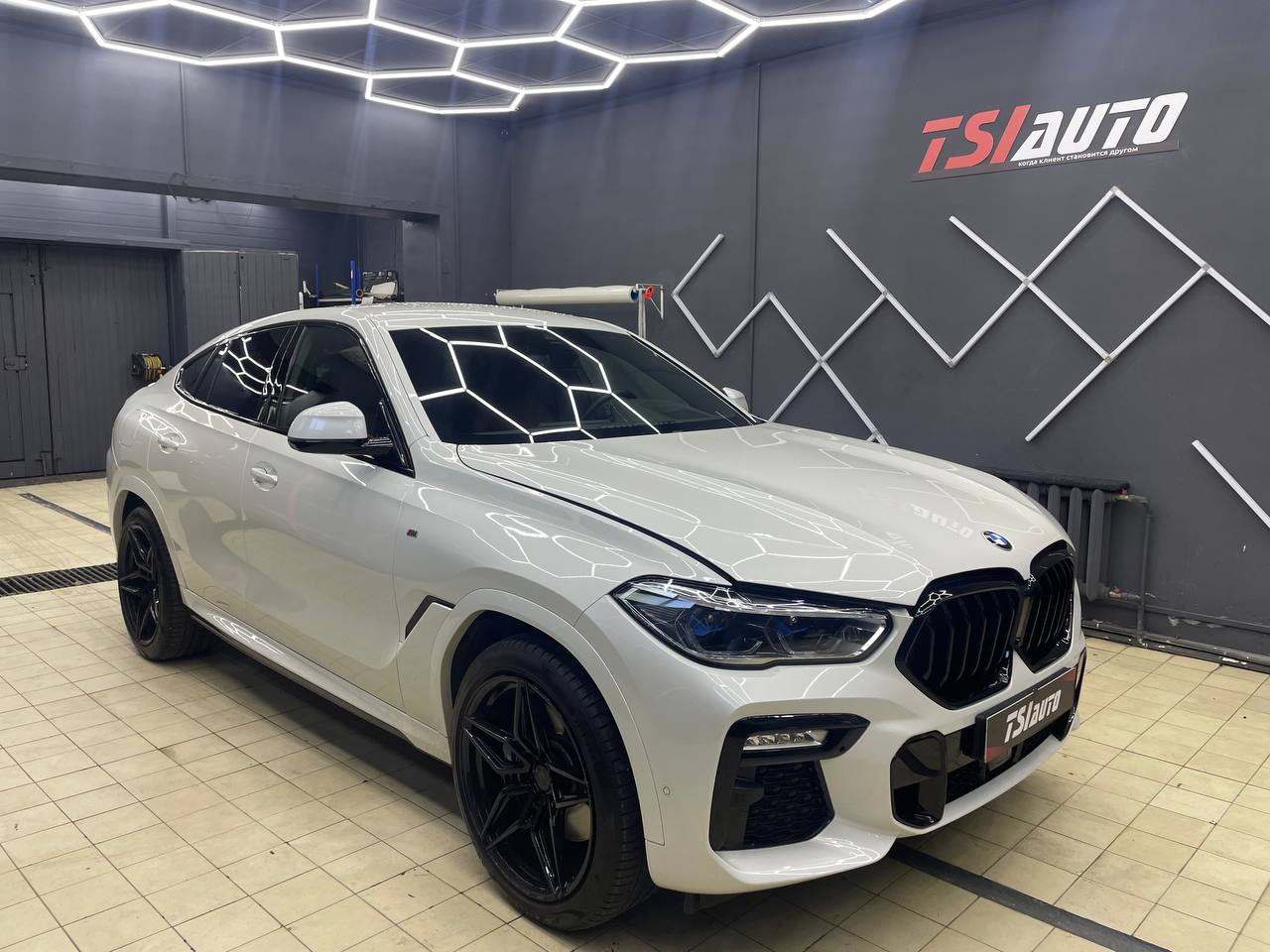 Шумоизоляция BMW X6 в Волгограде