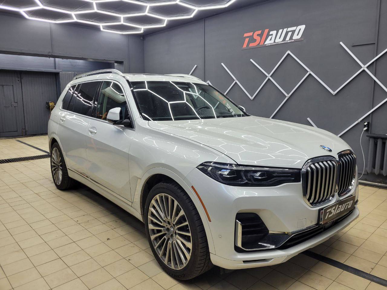 Шумоизоляция BMW X7 в Волгограде