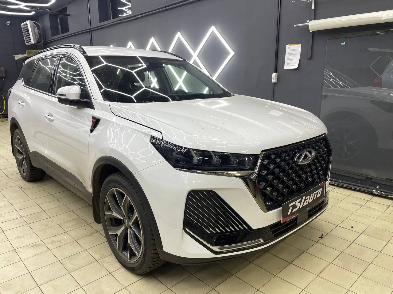 Chery Tiggo 7 Pro установка сабвуфера и усилителя фото и цены