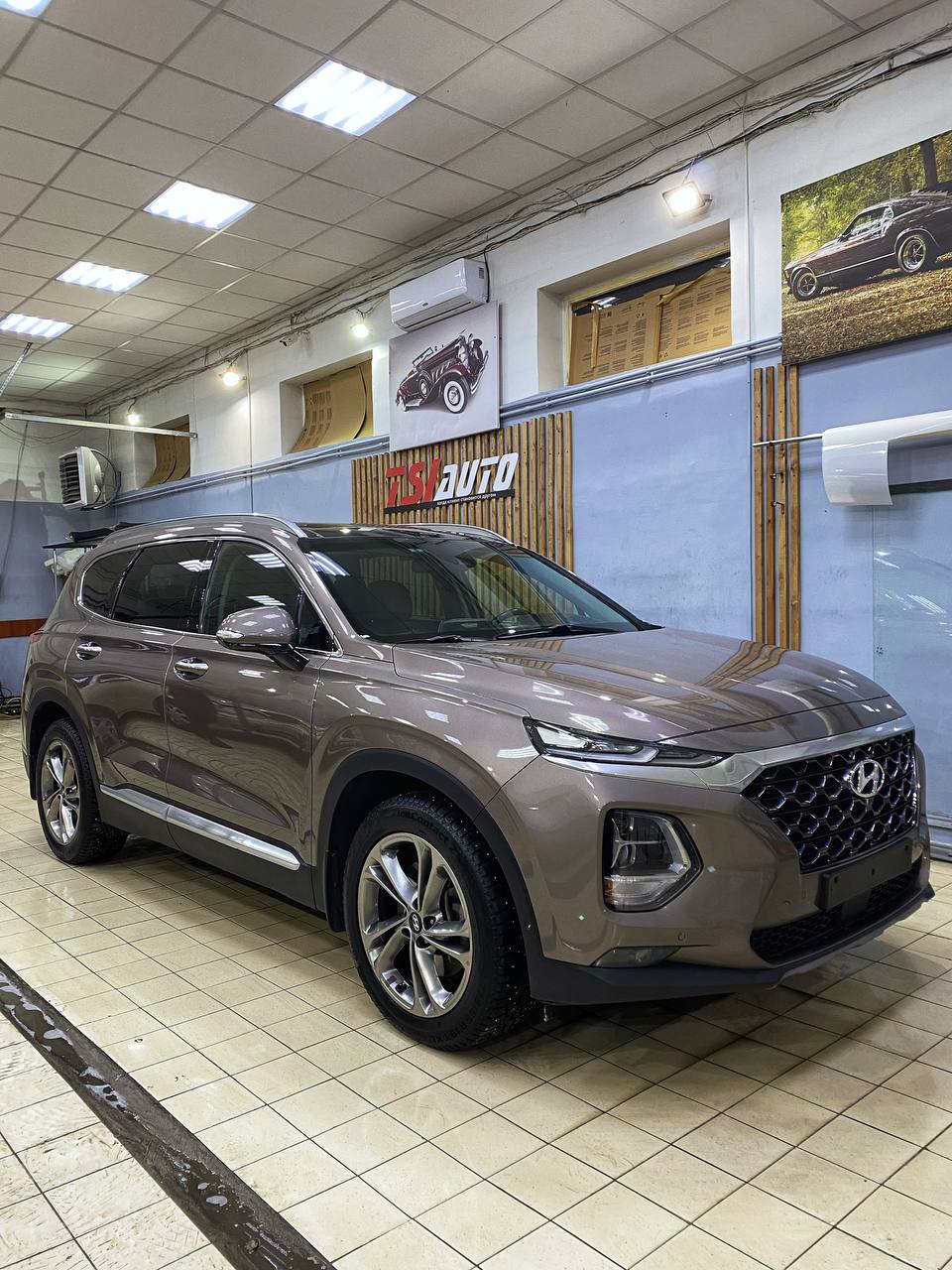 Hyundai Santa Fe оклейка фар бронепленкой в Волгограде