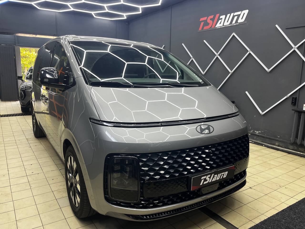 Шумоизоляция Hyundai Staria в Волгограде