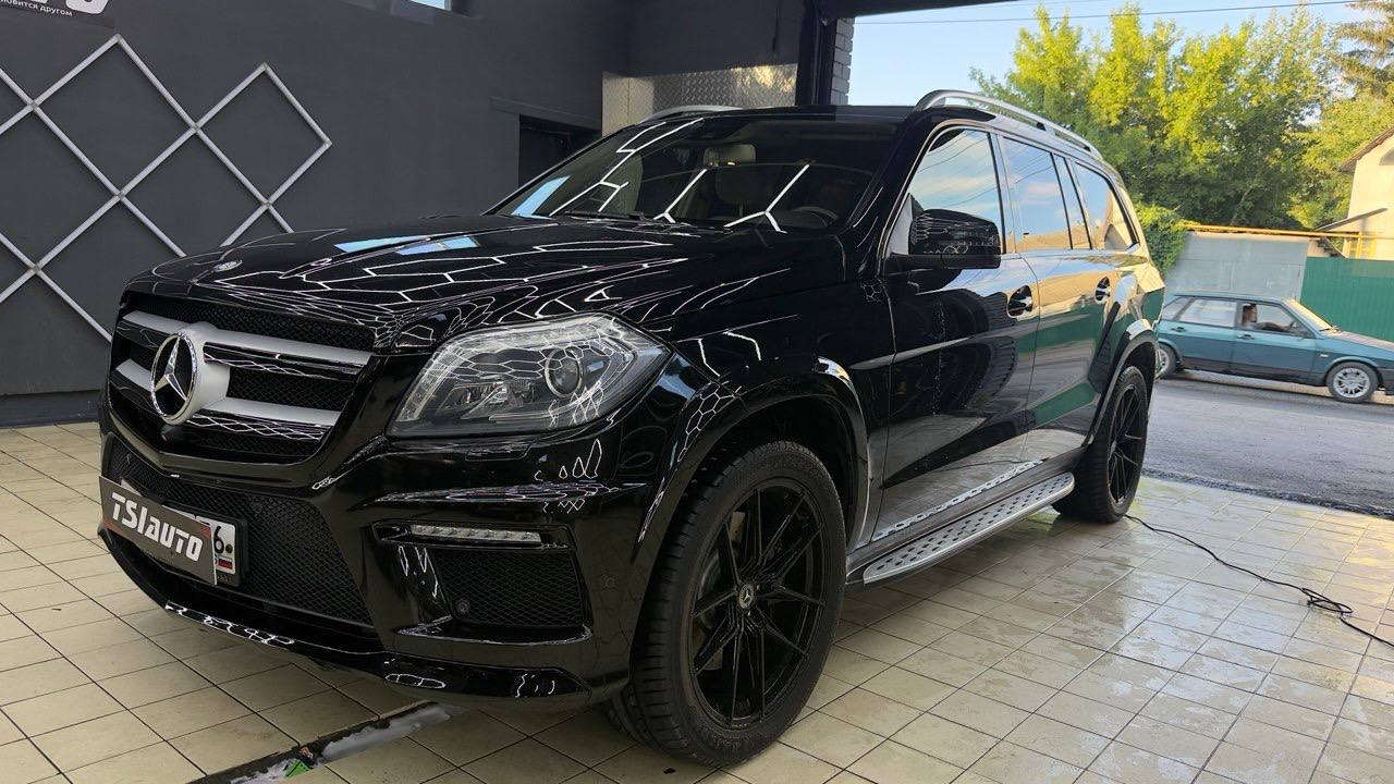 Mercedes GL 350 установка подсветки салона в Волгограде