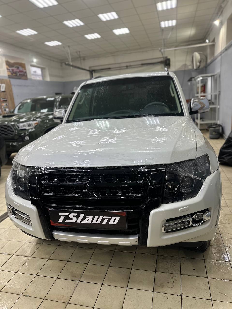 Mitsubishi Pajero 4 оклейка бронепленкой в Волгограде