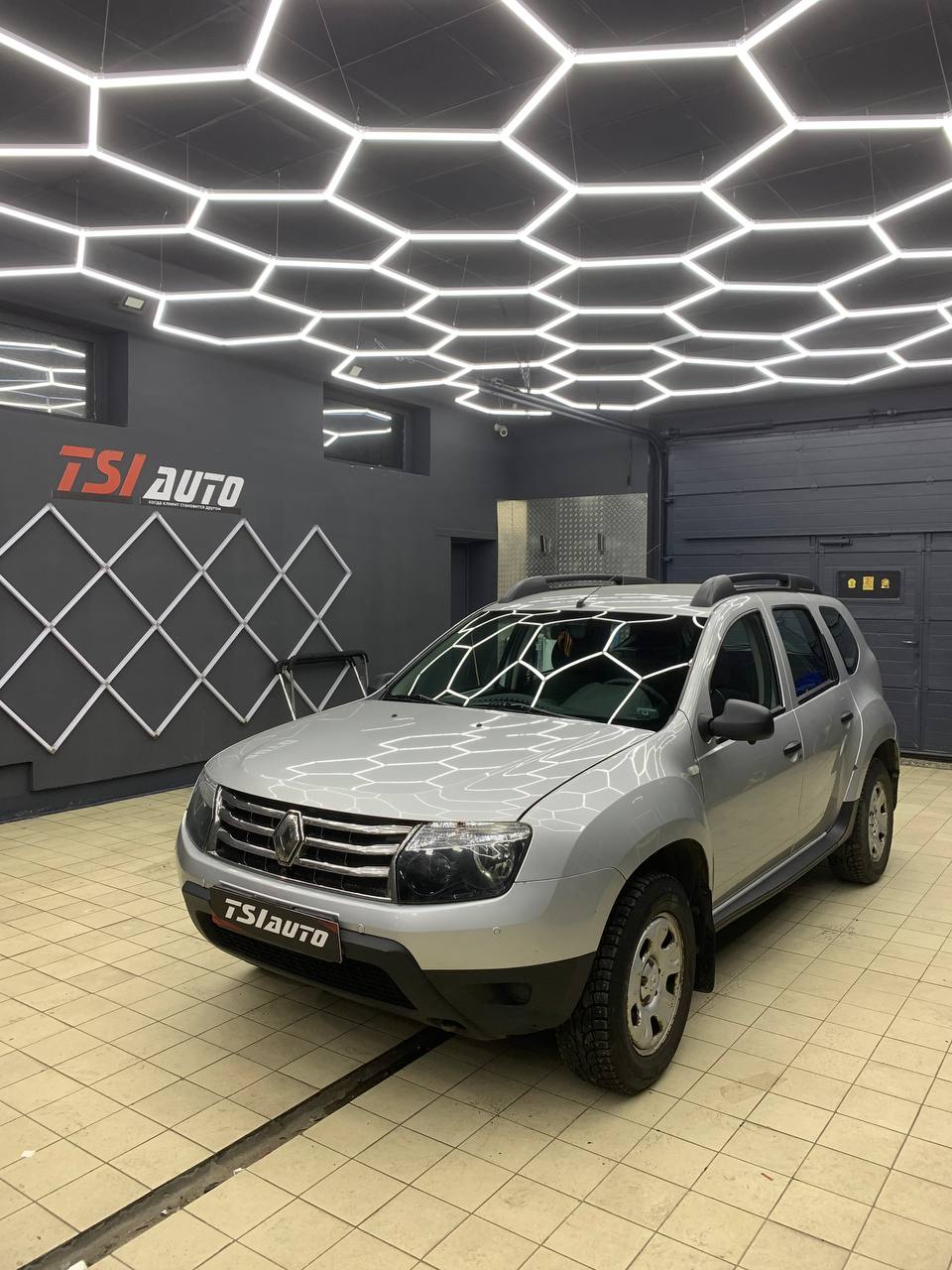 Renault Duster установка ГУ с круговым обзором в Волгограде