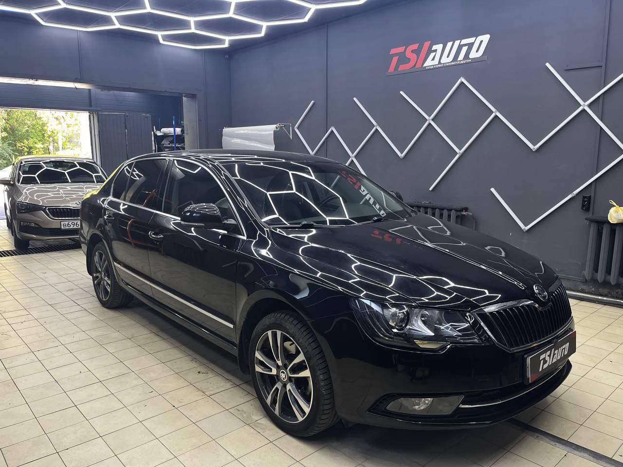 Шумоизоляция Skoda Superb в пакете Комфорт в Волгограде