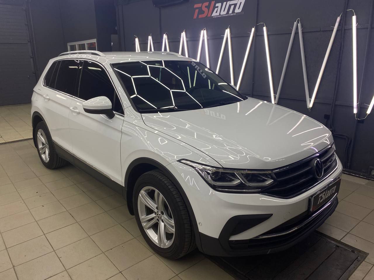 Шумоизоляция Volkswagen Tiguan 2 в Волгограде - пакет Комфорт