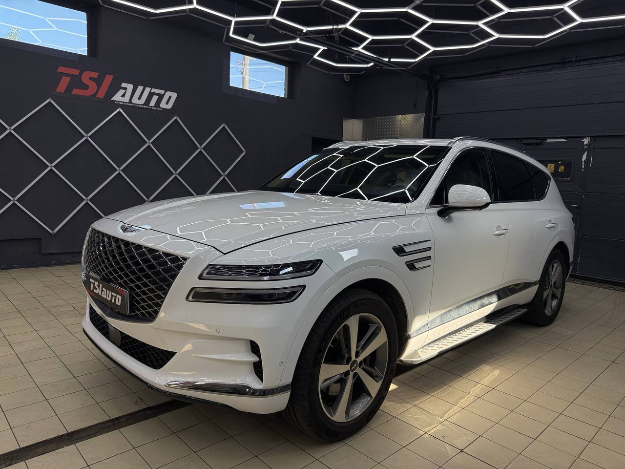 Genesis GV80 оклейка пленкой в Волгограде