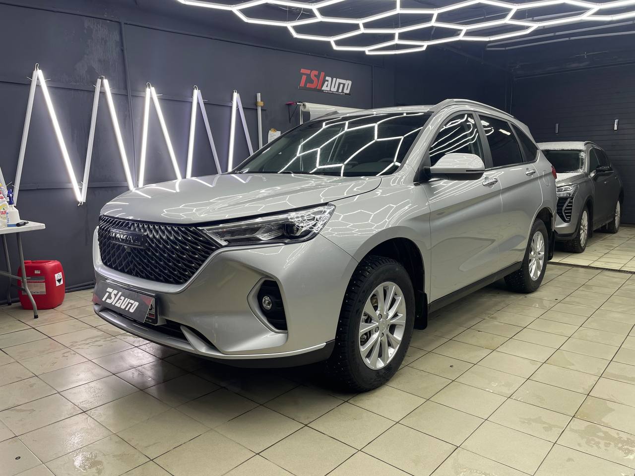 Шумоизоляция дверей и пола в салоне Haval M6 в Волгограде