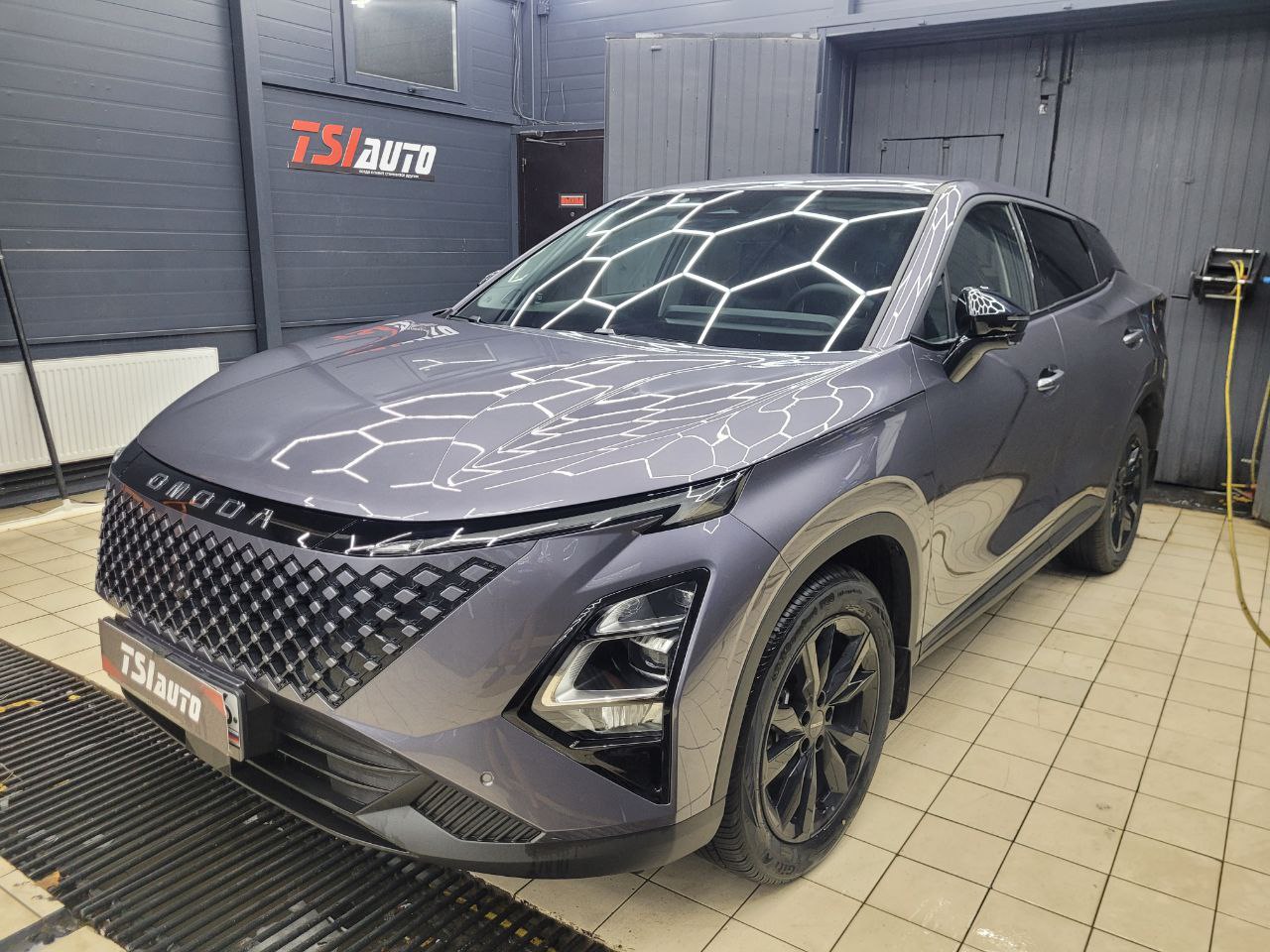 Omoda C5 оклейка пленкой в Волгограде