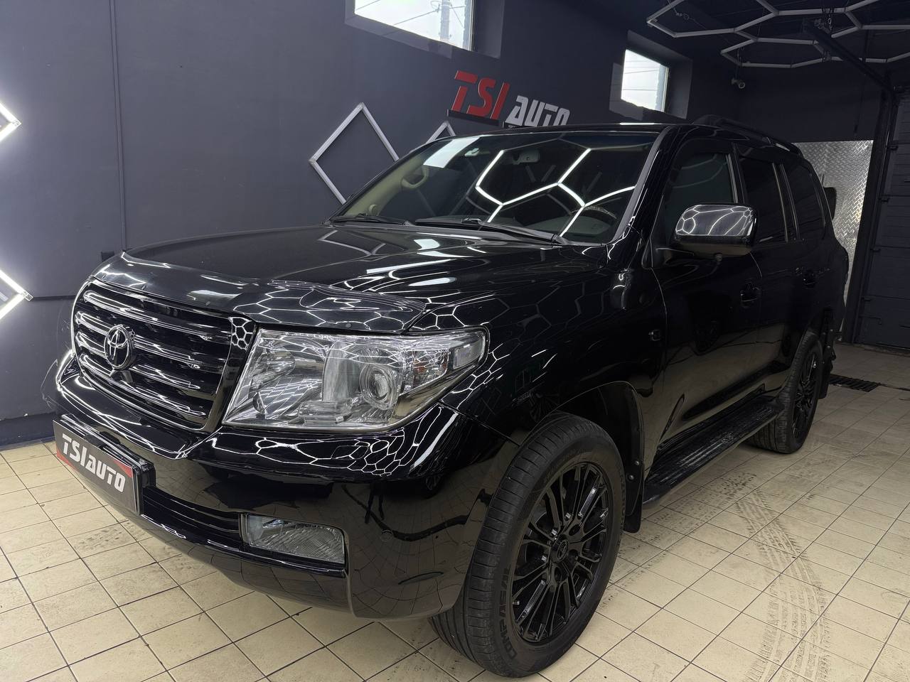 Land Cruiser 200 оклейка пленкой в Волгограде
