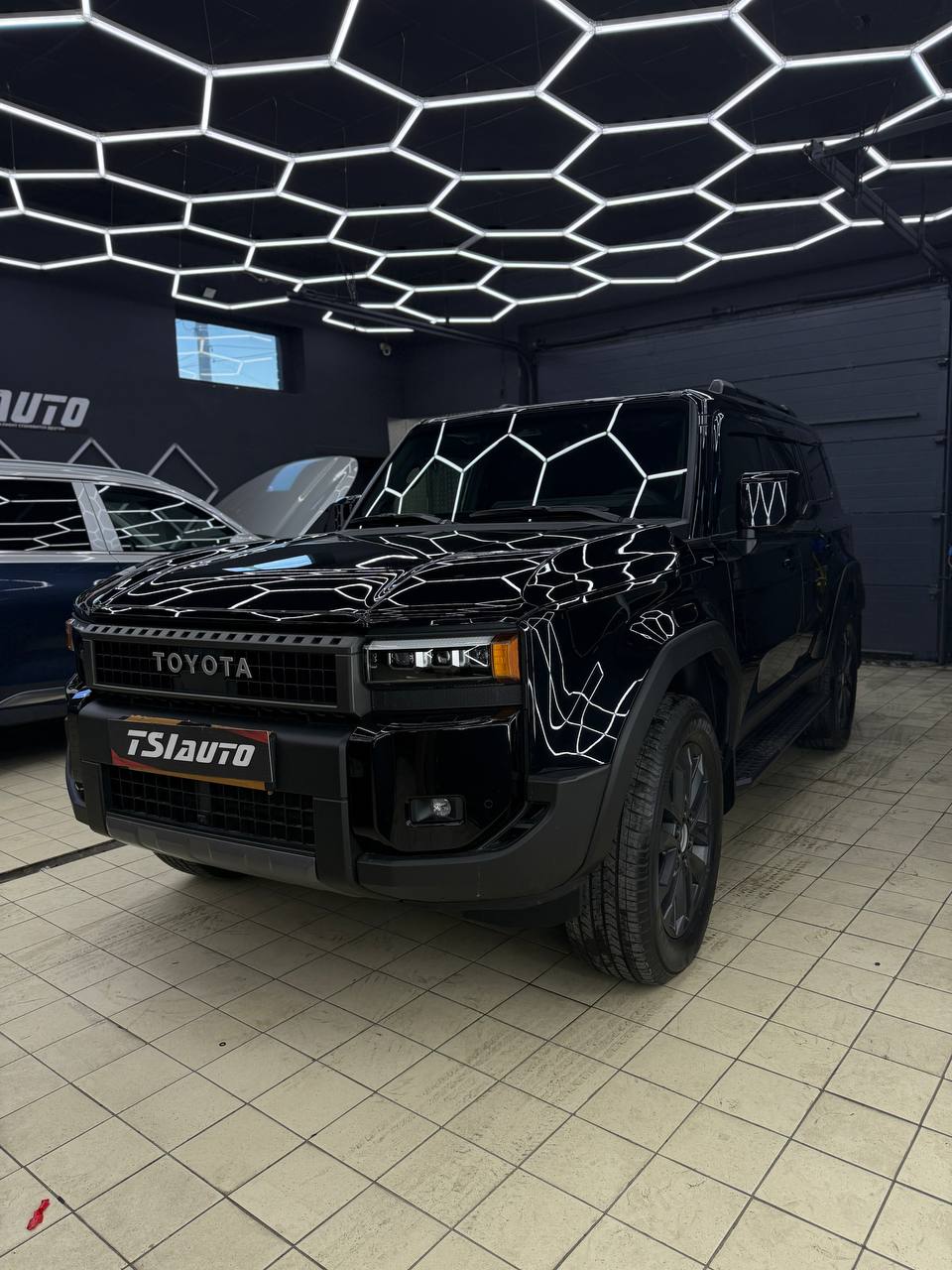 Полная оклейка пленкой Toyota Land Cruiser Prado 250 в Волгограде