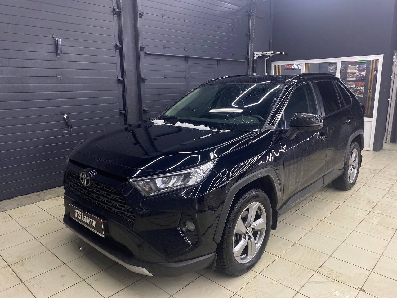Toyota RAV 4 установка подсветки салона в Волгограде